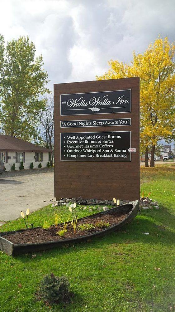 The Walla Walla Inn Rainy River Bagian luar foto