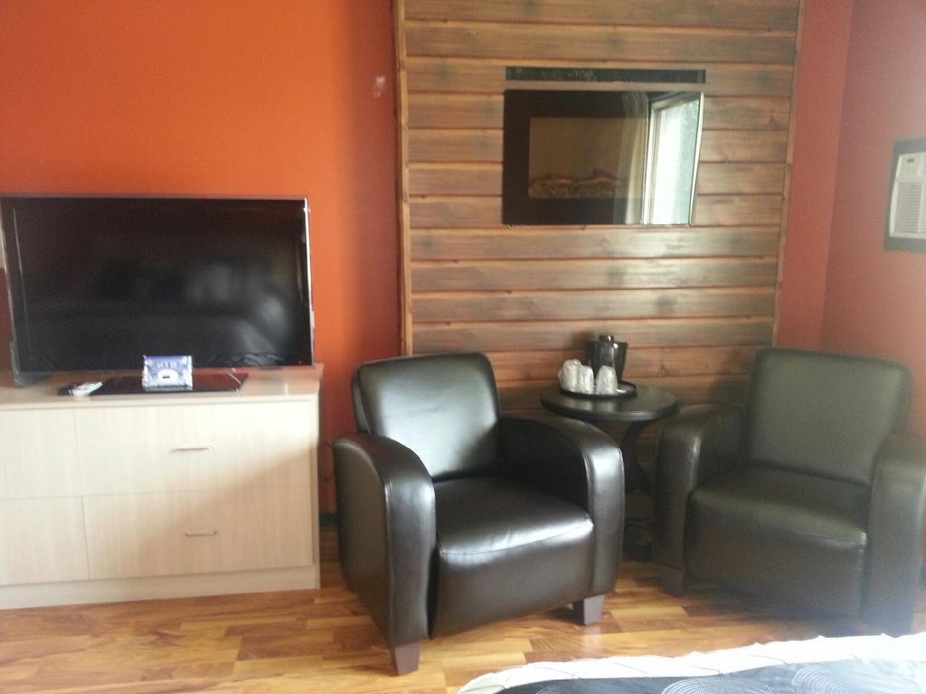 The Walla Walla Inn Rainy River Bagian luar foto