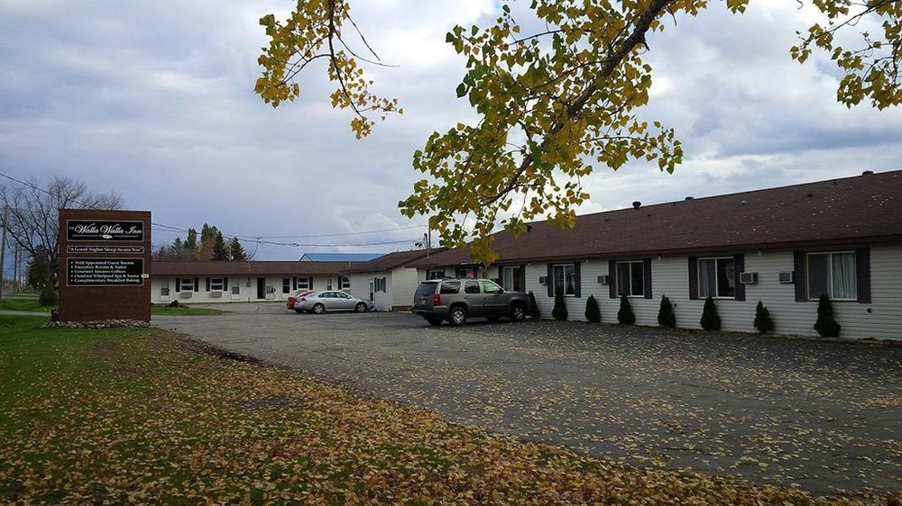 The Walla Walla Inn Rainy River Bagian luar foto